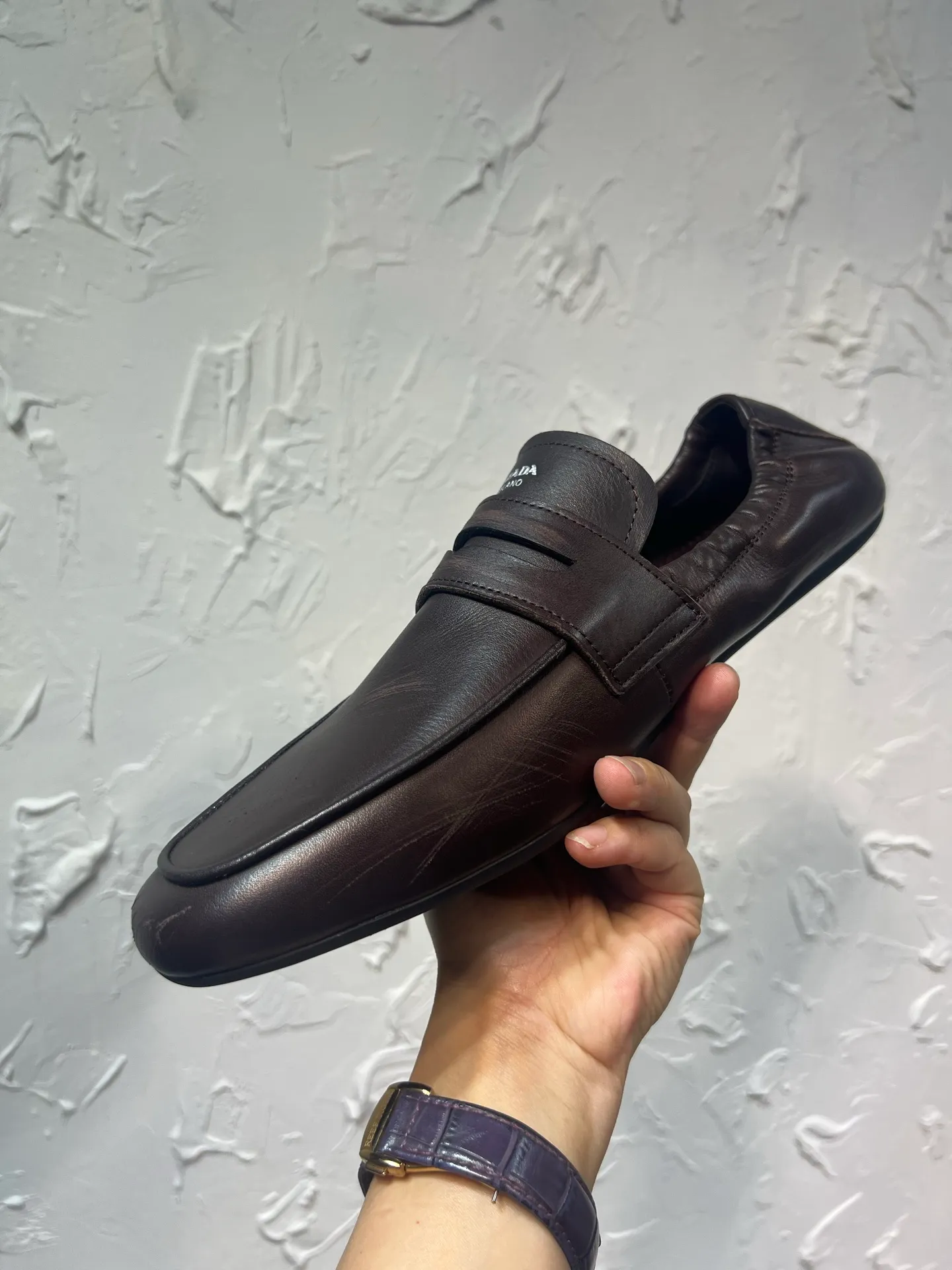 P780 prada derby2025 spring and autumn latest Prada one-legged retro men's loafers, Shuffle hollowed-out men's shoes, upper cowhide, lining and foot cowhide, rubber sole, black and brown 2-color original packaging Code number: 39-46